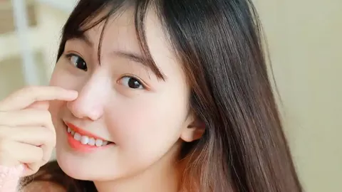 女子偷电动滑板车